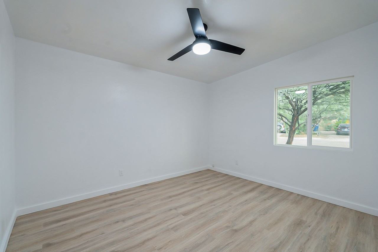 1048-1060 E. Elm St. ( 1048, 1050, 1054, 1056, 1058, 1060 ) - Photo 7 of 9