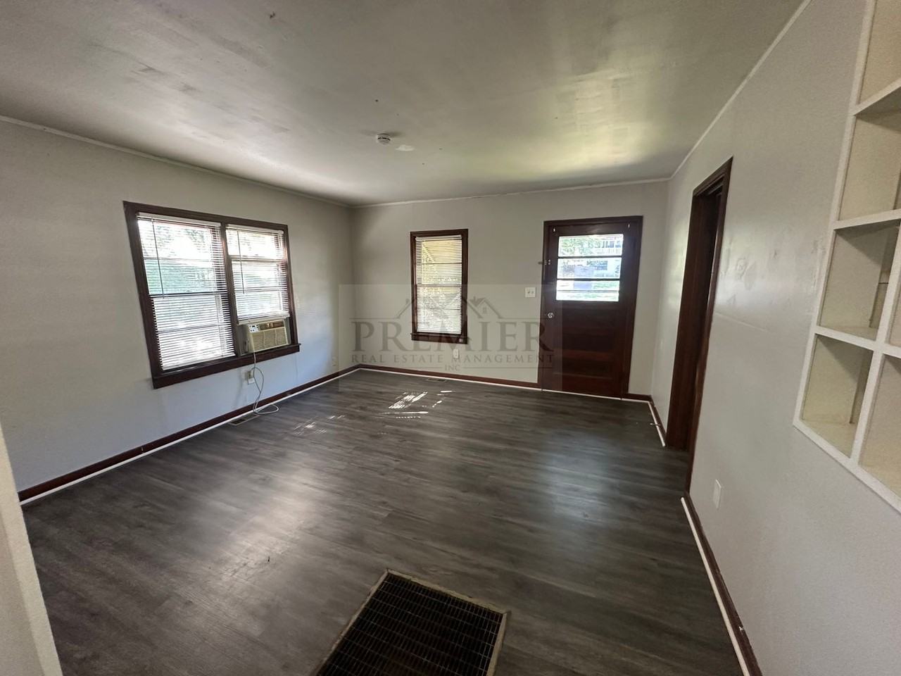 1017 S Glenwood Ave - Photo 4 of 12