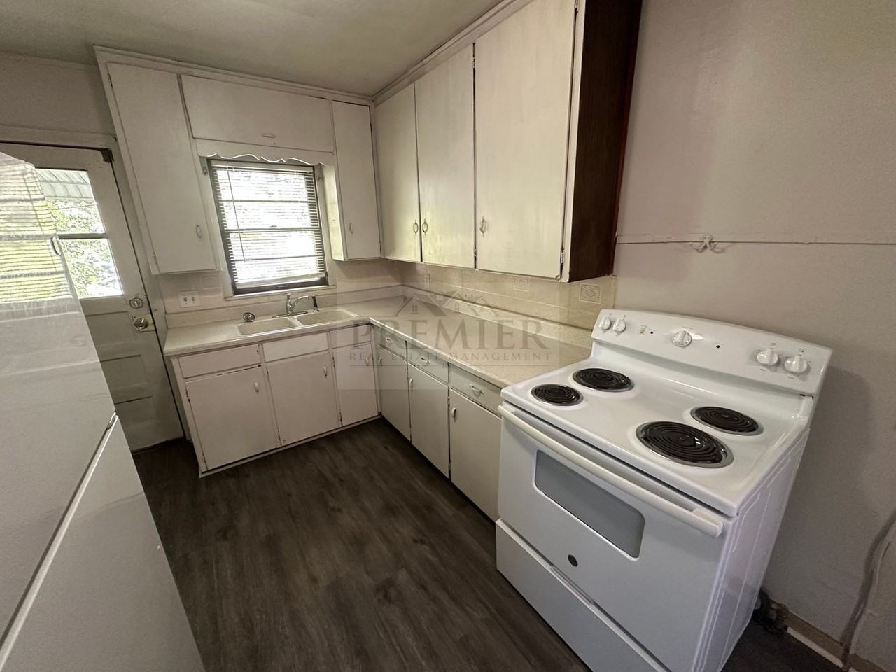 1017 S Glenwood Ave - Photo 6 of 12