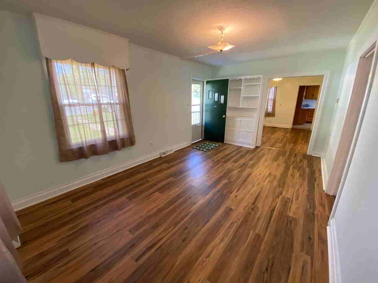 1115 8th St - Photo 2 of 15