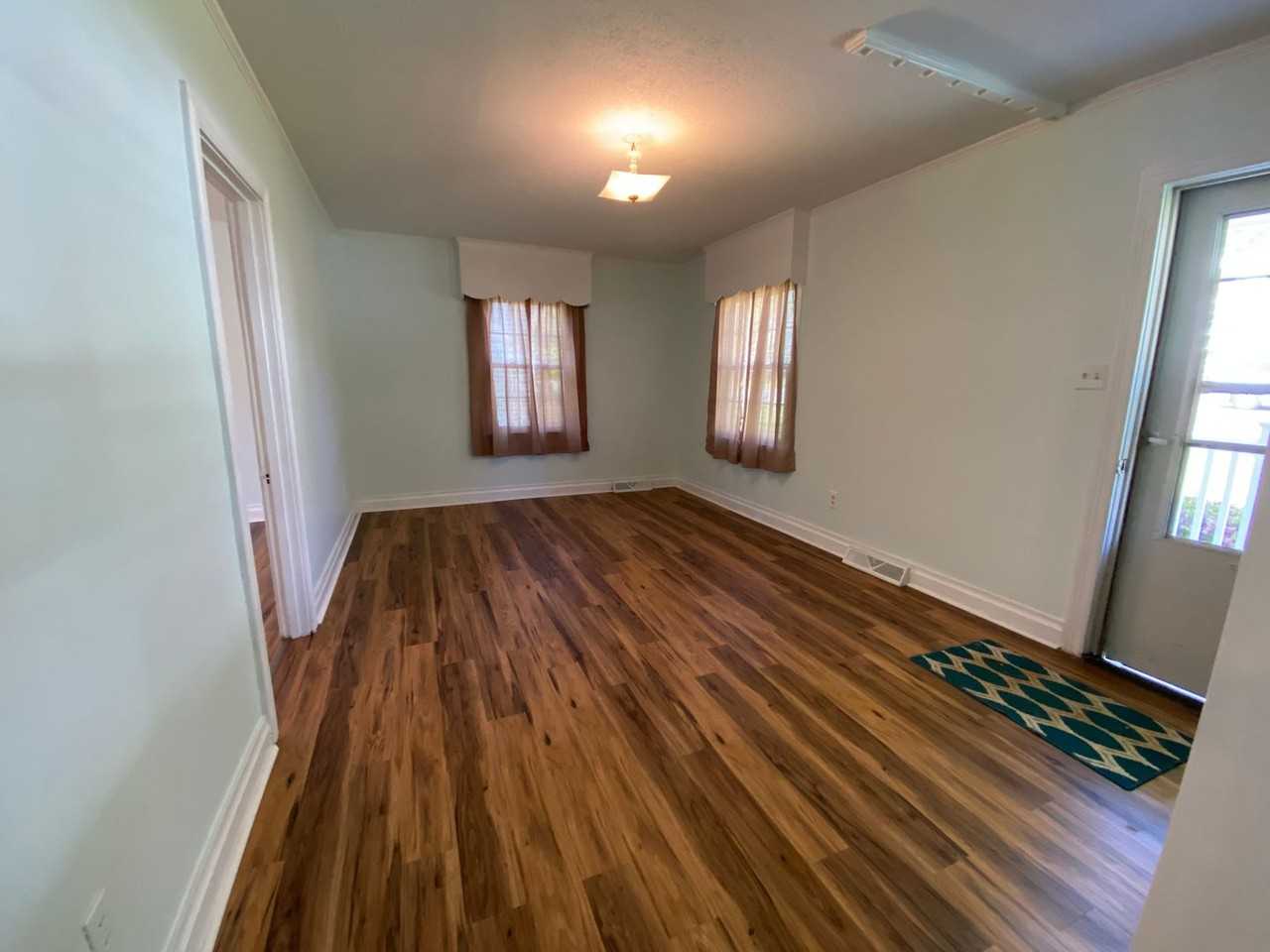 1115 8th St - Photo 3 of 15