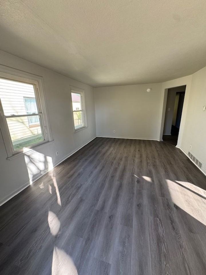 3117 Mcdonald St - Photo 2 of 7