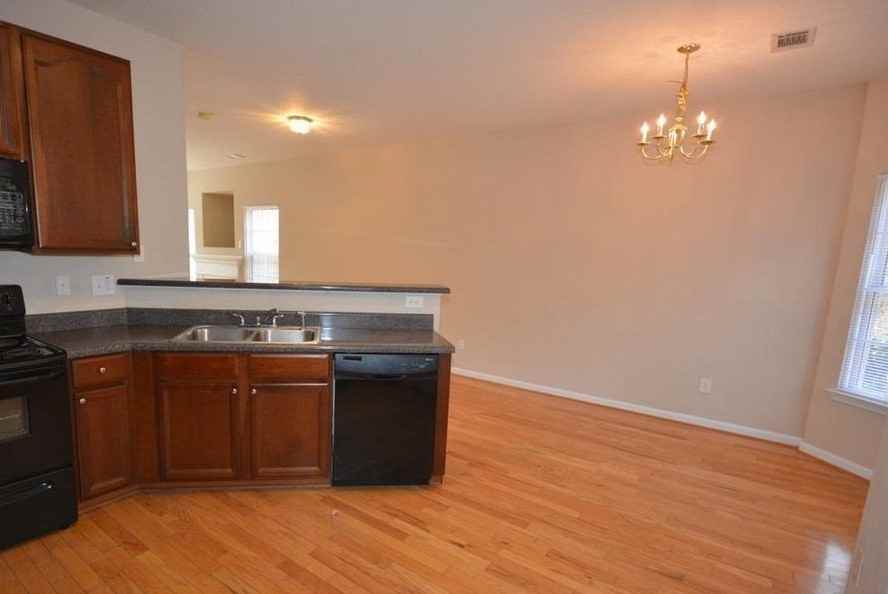 142 Brookview Dr - Photo 7 of 15