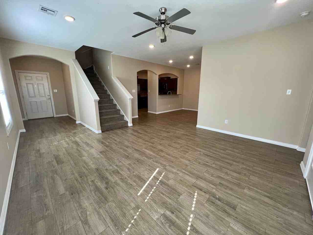 6611 Leightyn Ln - Photo 3 of 21