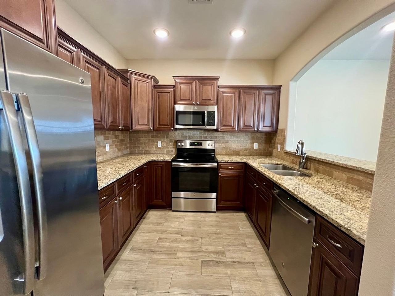 6611 Leightyn Ln - Photo 5 of 21