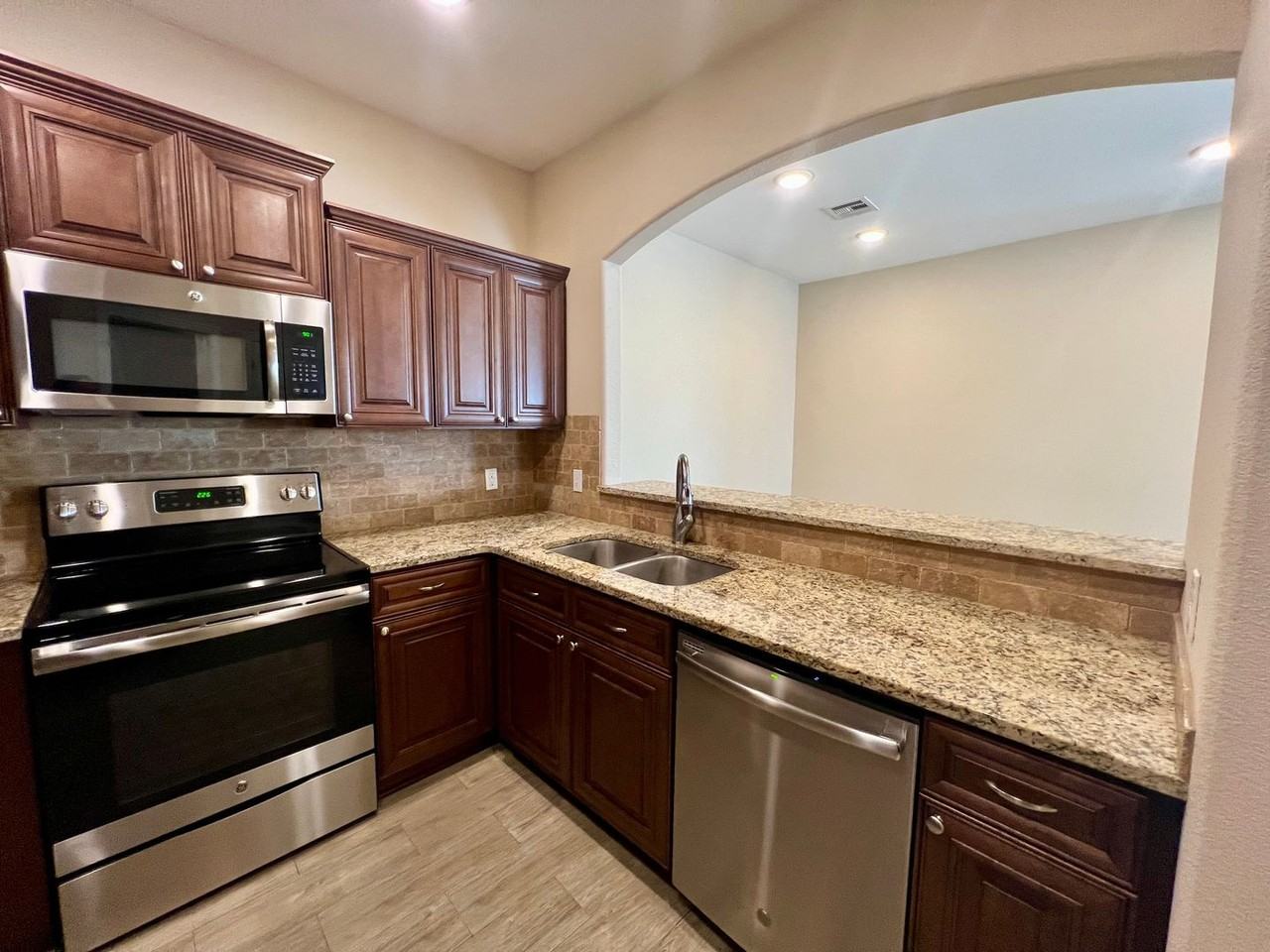 6611 Leightyn Ln - Photo 6 of 21