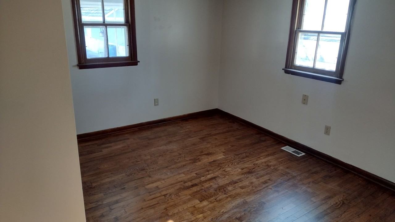 502 Pine St - Photo 4 of 19