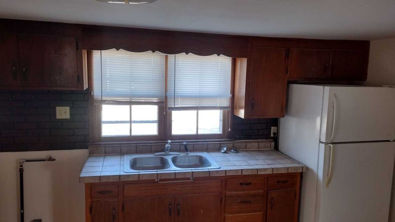 502 Pine St - Photo 6 of 19