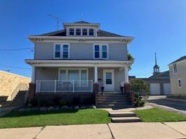 featured image of 117 E Washington St