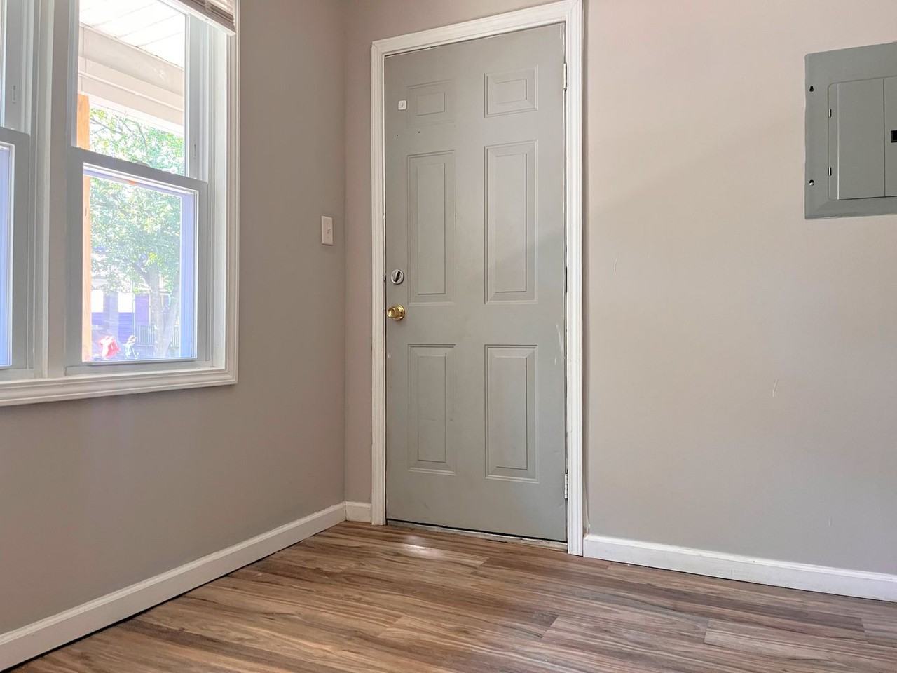 647 West Ave - Photo 4 of 13