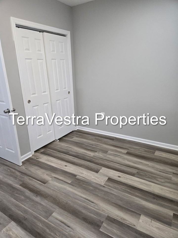 215 Maple Ave - Photo 5 of 11