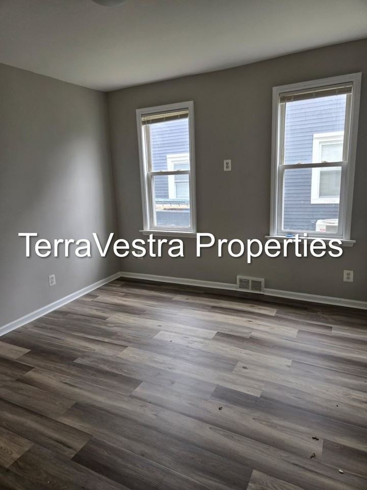 215 Maple Ave - Photo 7 of 11