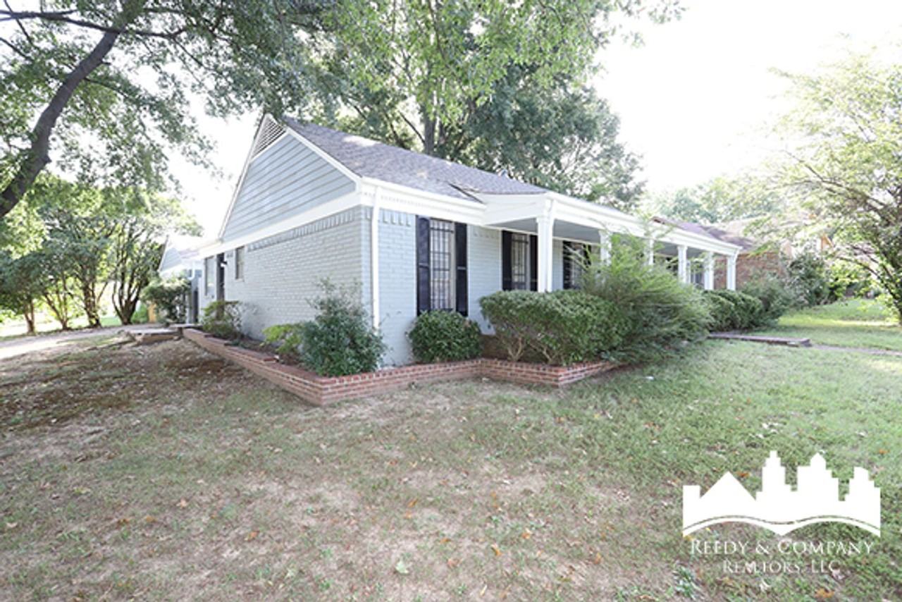 3054 Pine Allee Cove - Photo 3 of 25