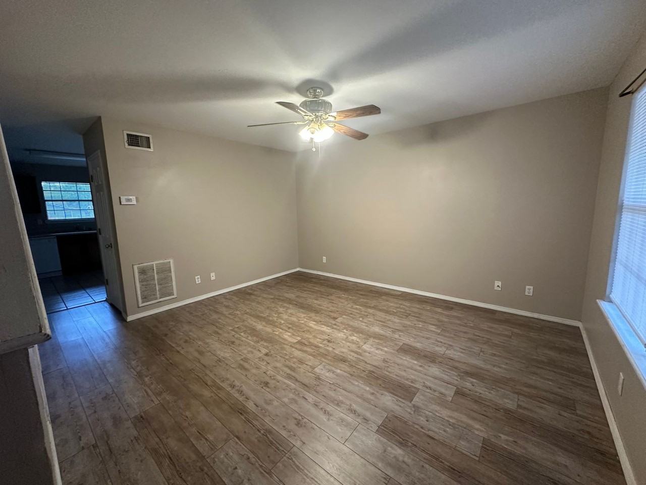 810 E L St - Photo 2 of 10