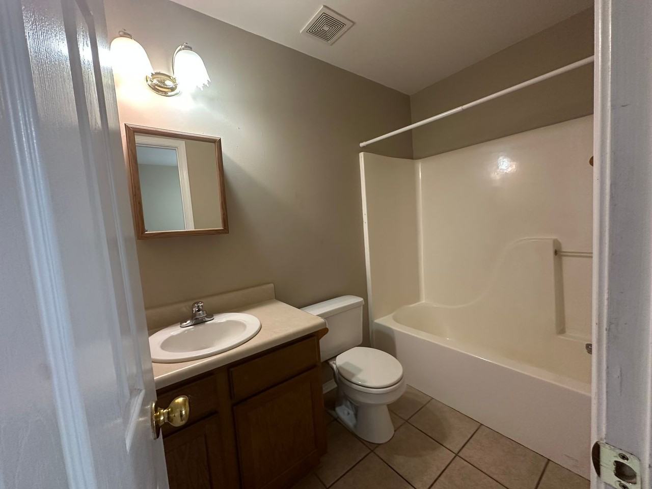 810 E L St - Photo 7 of 10