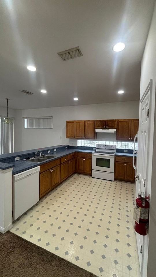 2915 Sunset Lakes Blvd - Photo 7 of 29