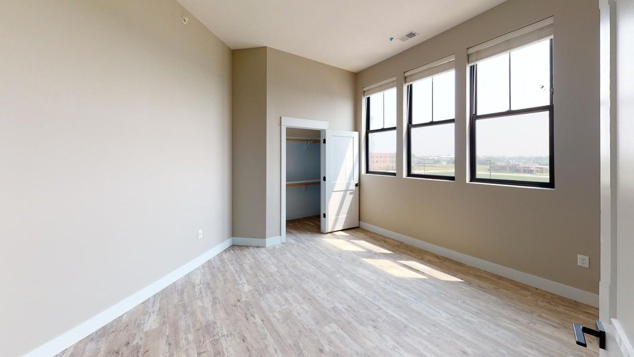 Element 30 Apartments - Photo 7 of 33