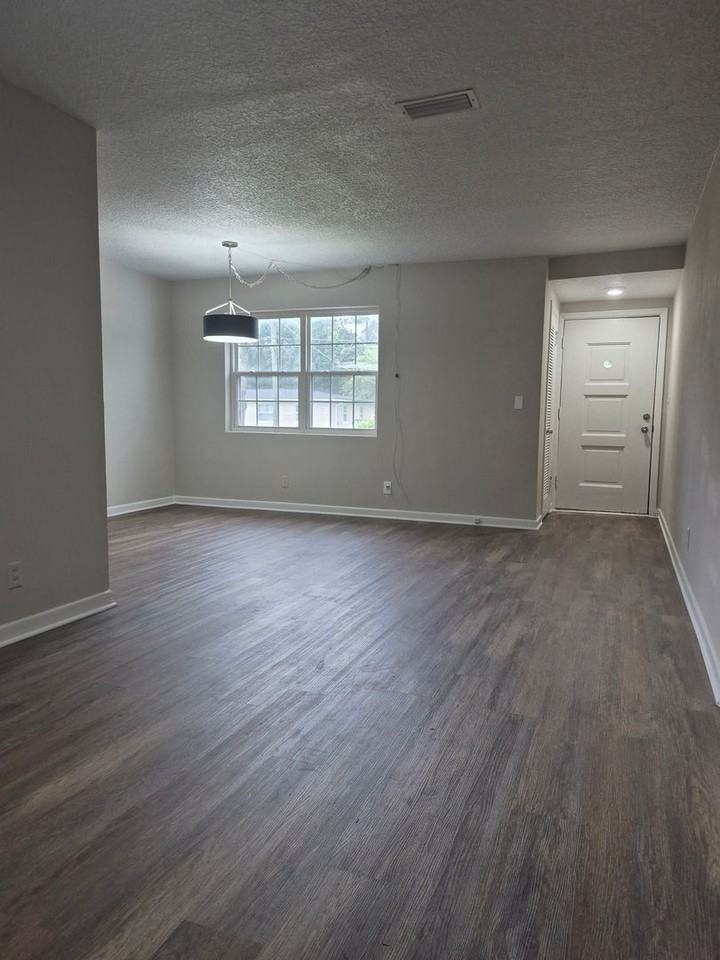 2518 Hirsch Ave - Photo 6 of 26