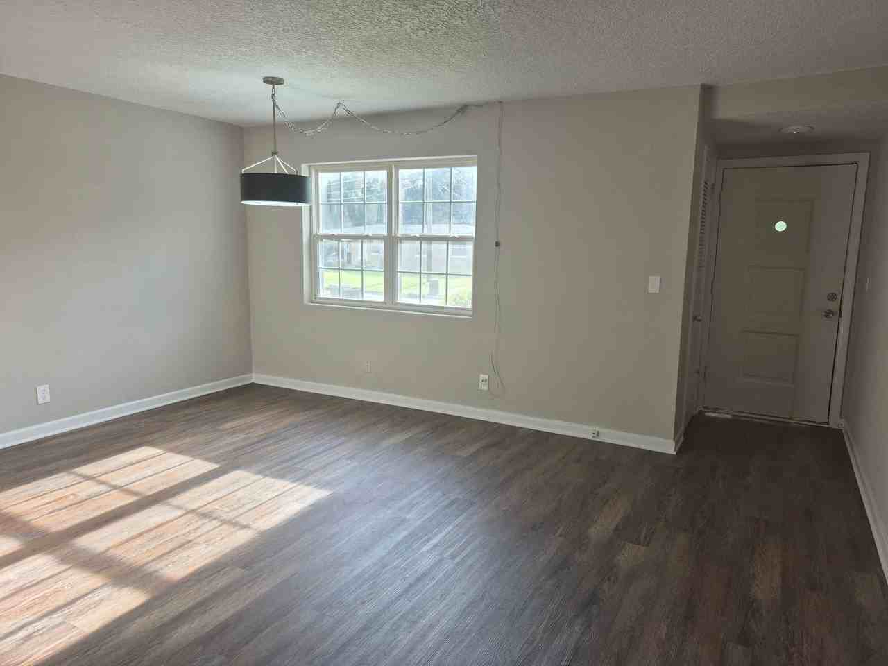 2518 Hirsch Ave - Photo 7 of 26