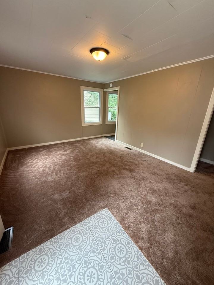 3183 S Davidson St - Photo 3 of 13