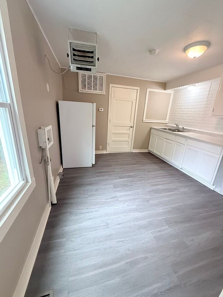 3183 S Davidson St - Photo 5 of 13