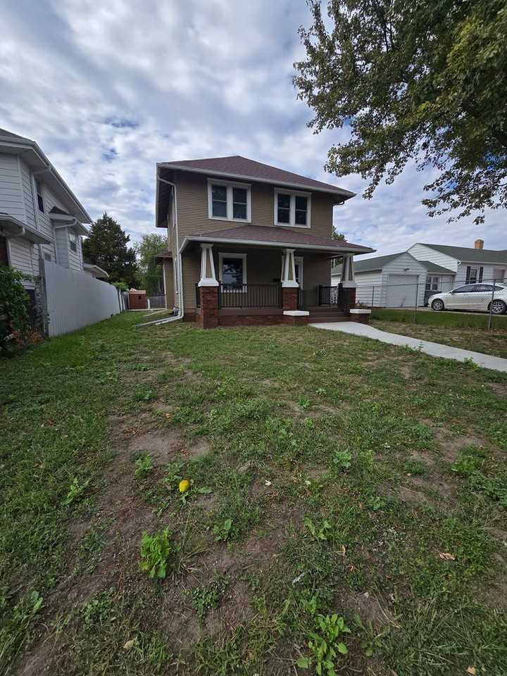 118 S 13th St - Photo 3 of 24