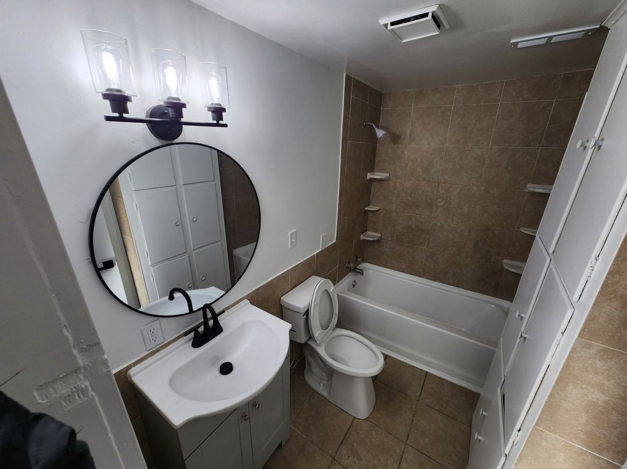 613 N West St - Photo 2 of 7