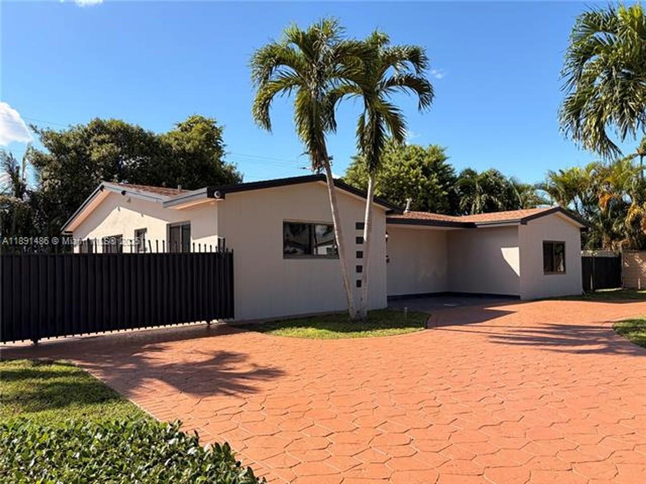 2120 Sw 84th Ave #0 - Photo 3 of 27