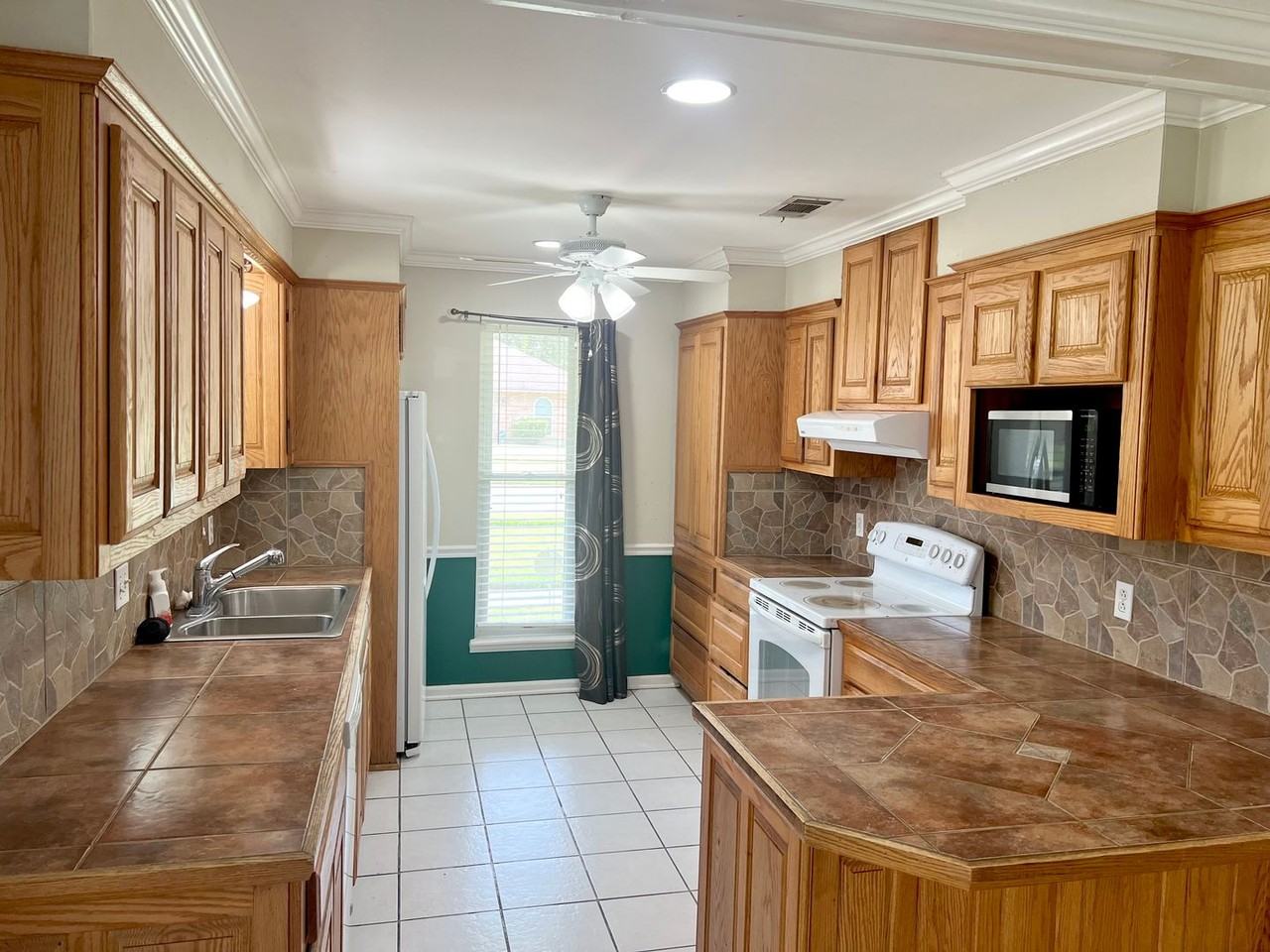807 Balm St - Photo 2 of 23