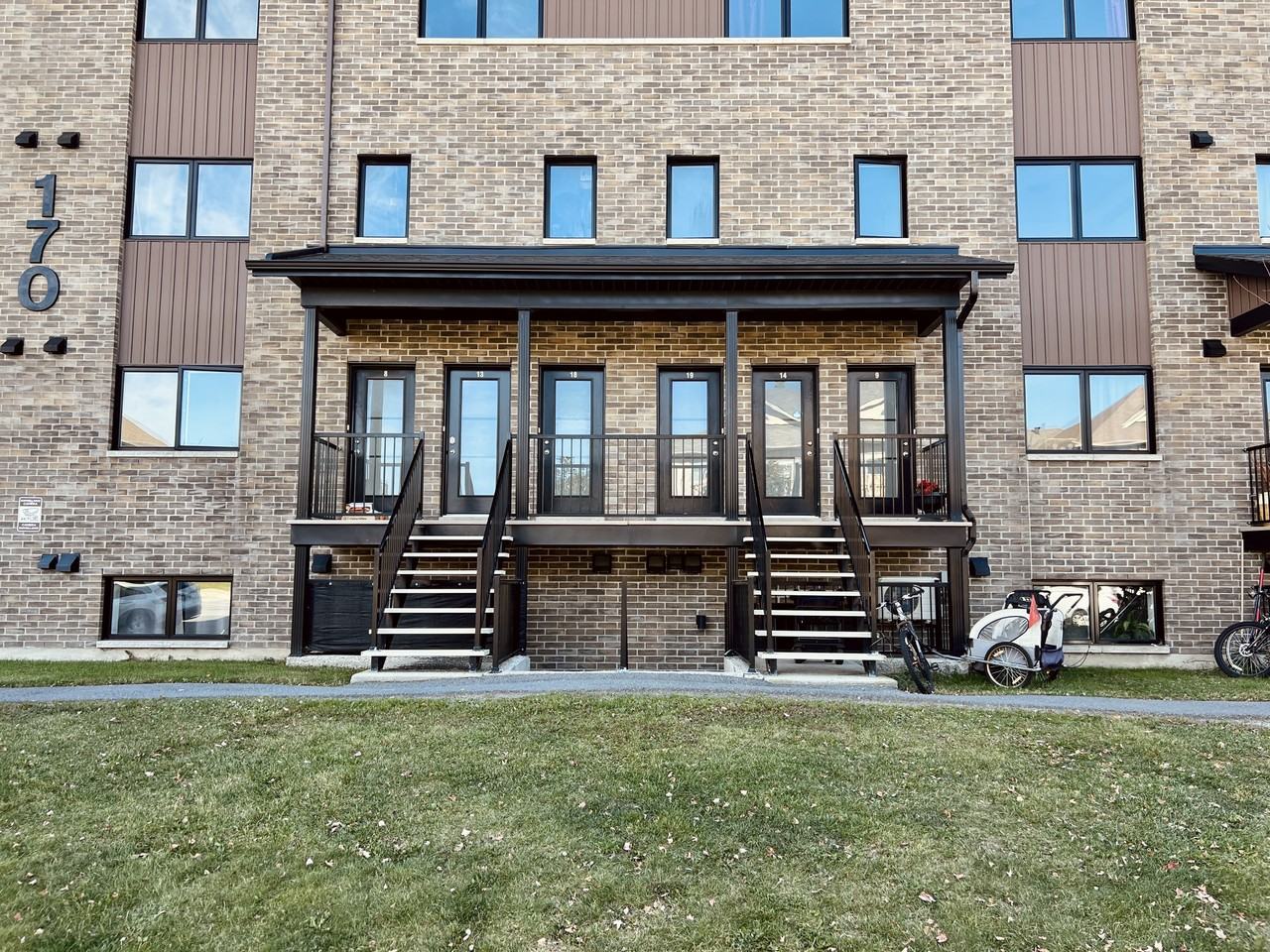 160/170 Rue de la Fabrique - Photo 2 of 7