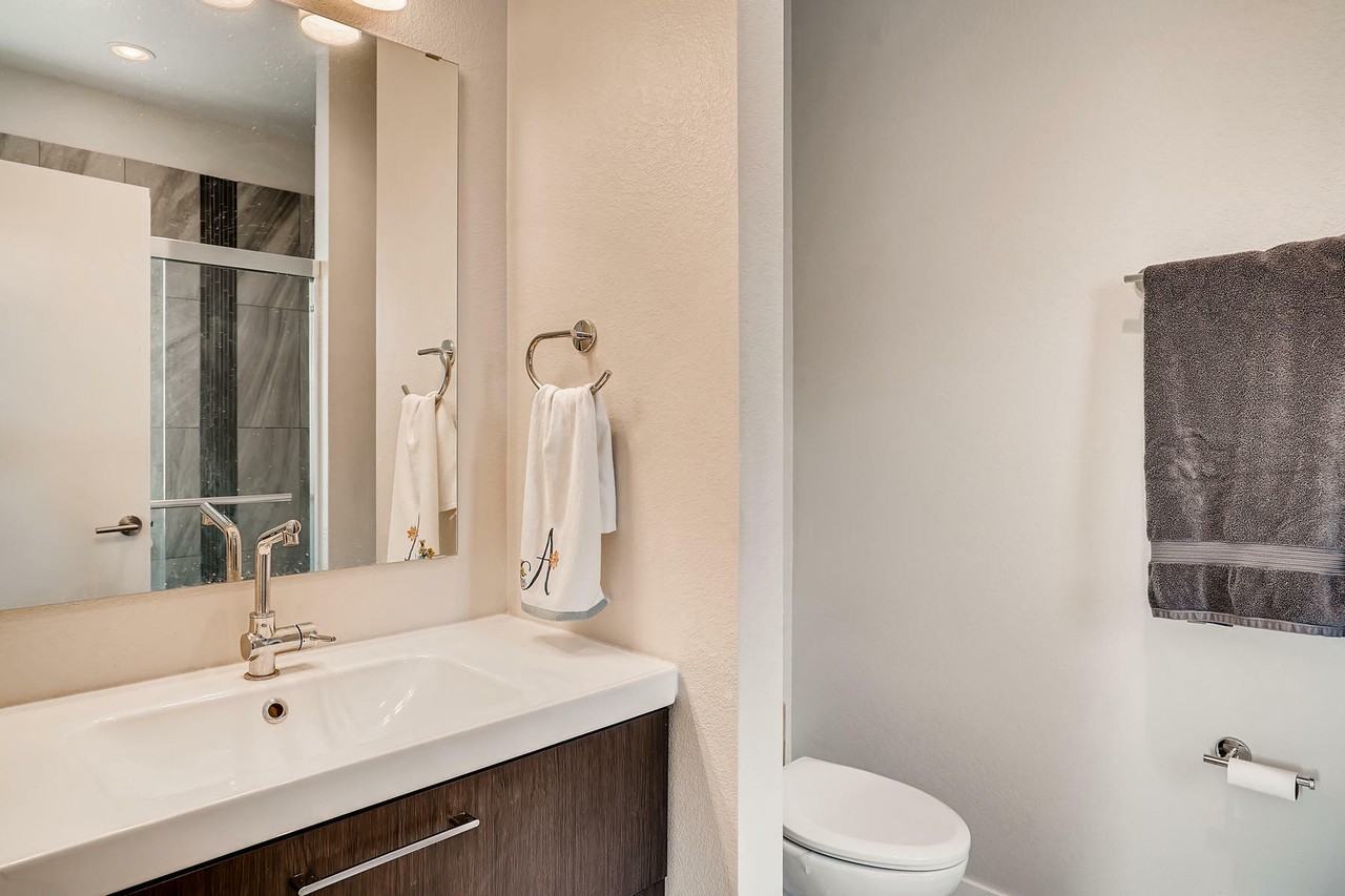 538 S Lincoln St - Photo 3 of 28