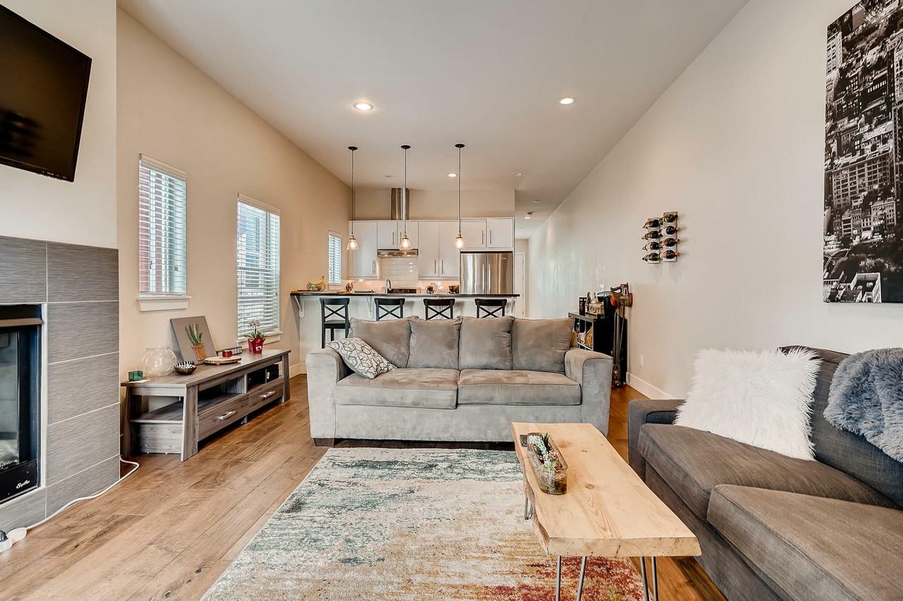 538 S Lincoln St - Photo 4 of 28