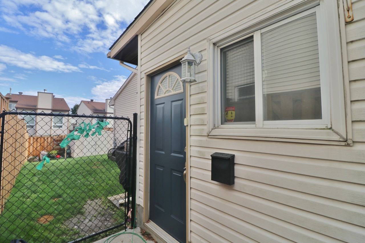 6411 Viseneau Dr - Photo 2 of 50