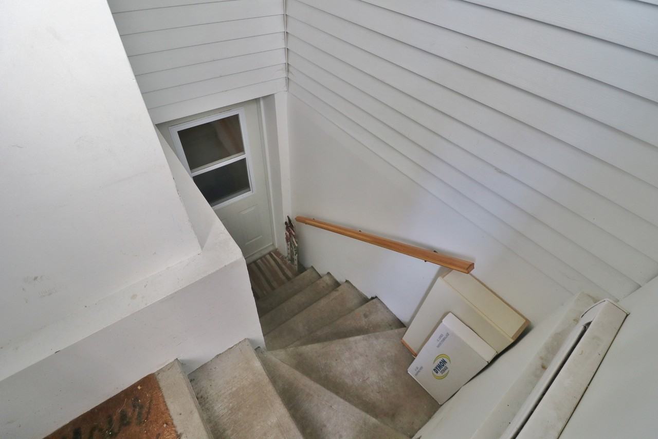 6411 Viseneau Dr - Photo 3 of 50