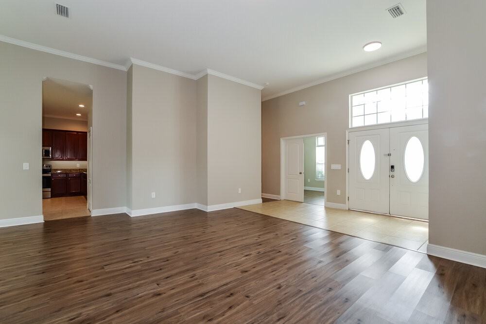 1260 Shorecrest Cir - Photo 5 of 16