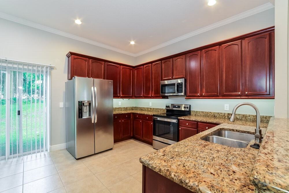 1260 Shorecrest Cir - Photo 7 of 16