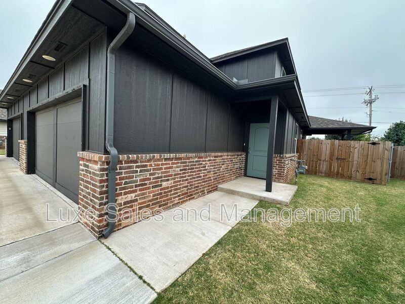 10516 Utica Dr - Photo 3 of 38