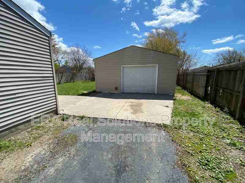 5009 Cherry Creek Pkwy S - Photo 2 of 16