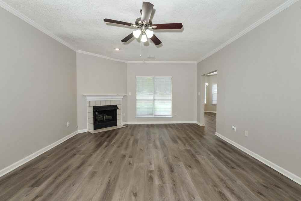 7415 Creekside Dr - Photo 4 of 17