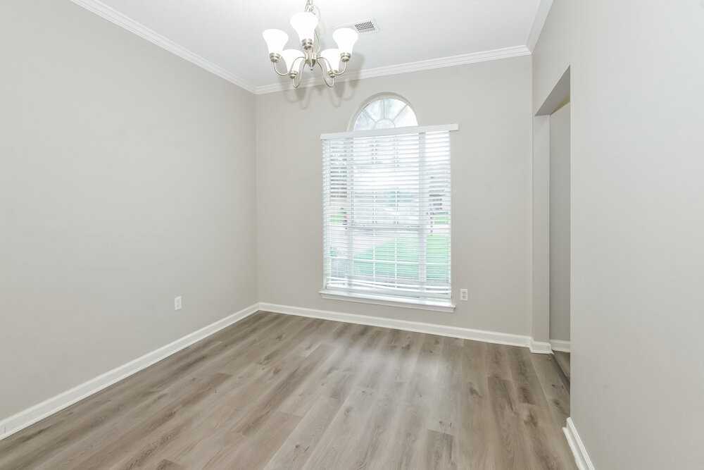 7415 Creekside Dr - Photo 5 of 17