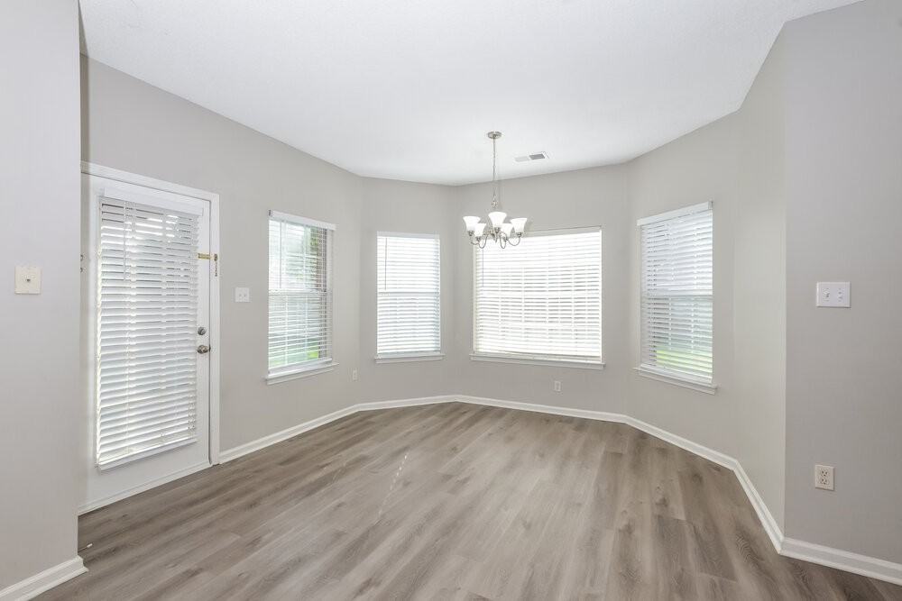 7415 Creekside Dr - Photo 6 of 17