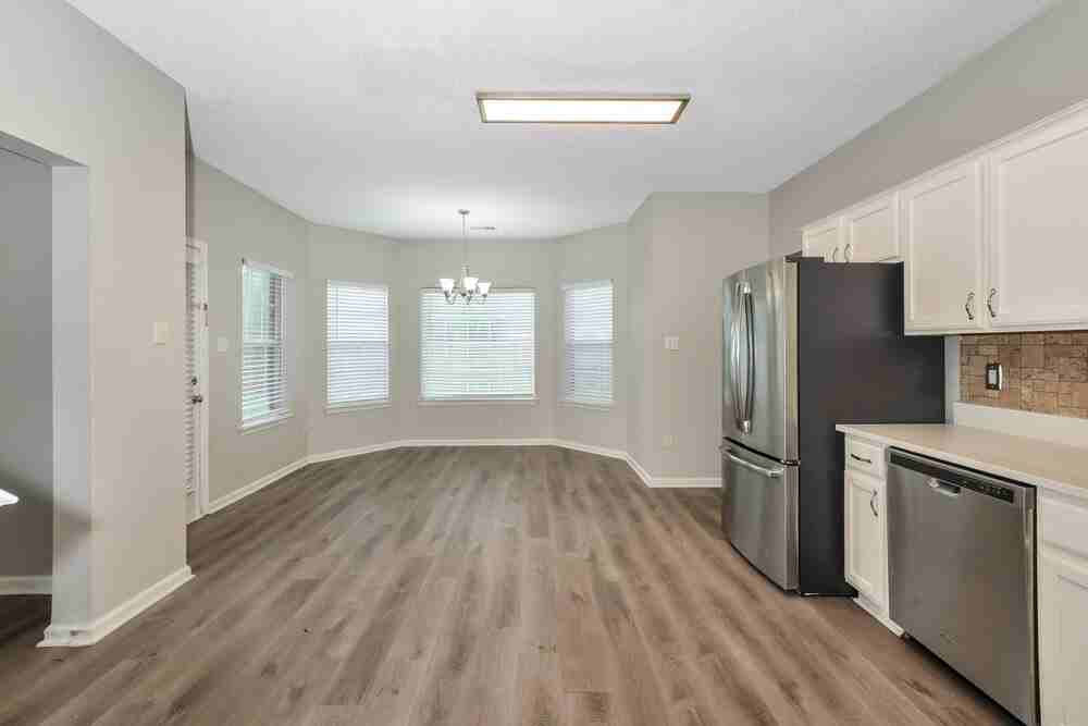 7415 Creekside Dr - Photo 7 of 17