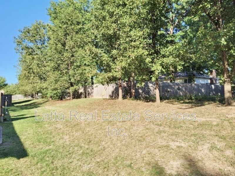 1704 Sw 6th St - Photo 3 of 11