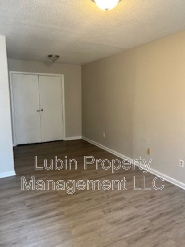 1435 Court Ave #4 - Photo 5 of 10