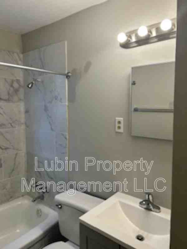 1435 Court Ave #4 - Photo 7 of 10