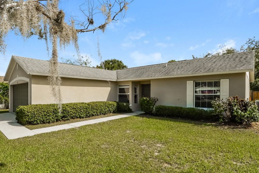 12148 Woodglen Cir - Photo 3 of 16