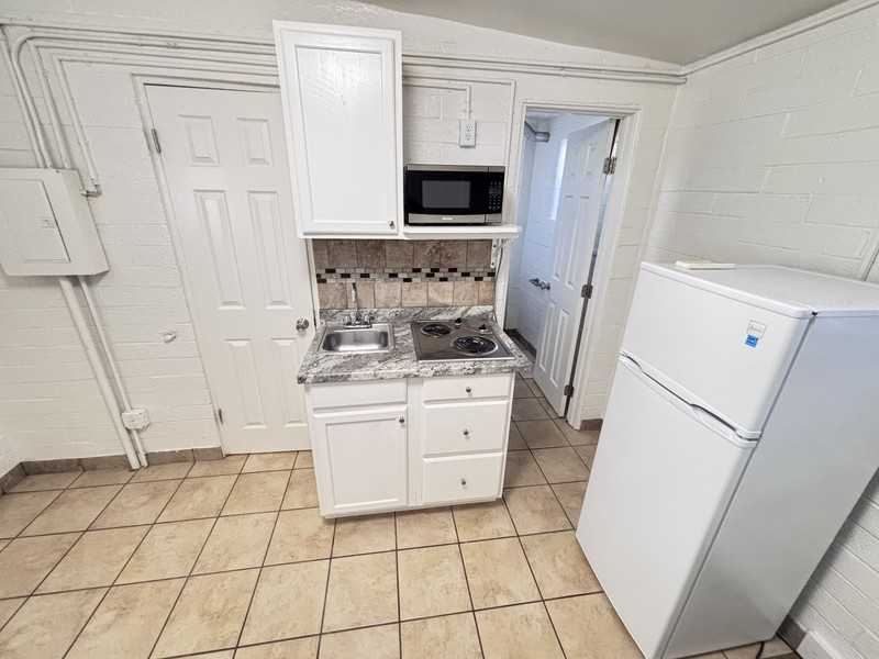 1643 S State St - Photo 3 of 9