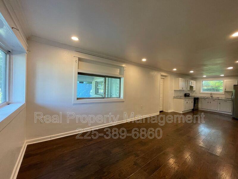9642 Lewis St - Photo 3 of 24