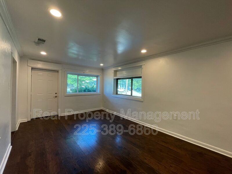 9642 Lewis St - Photo 5 of 24