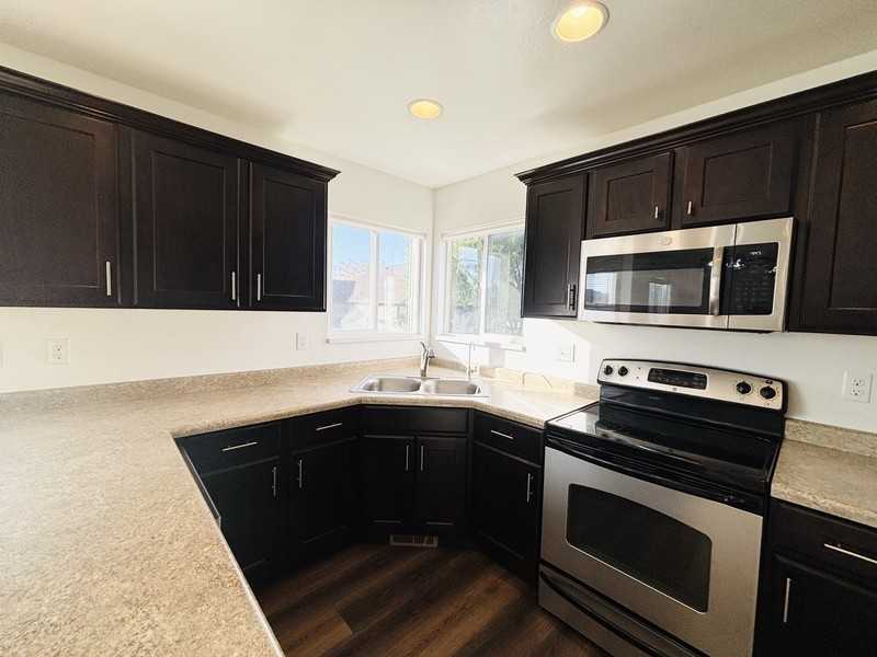 1094 Swest - Photo 4 of 36